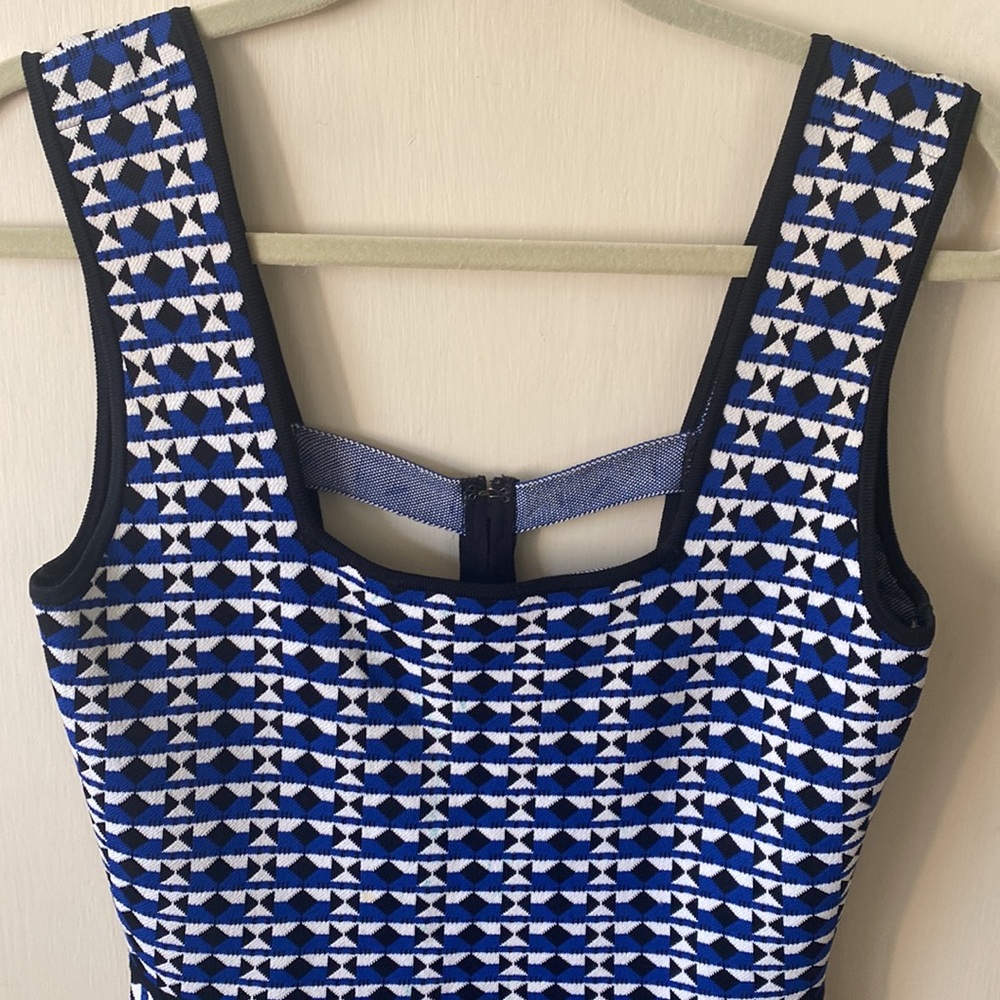 BCBG MAXAZRIA Y2K blue/black/white print knit mini jumper/dress, Size S - Picture 5 of 8
